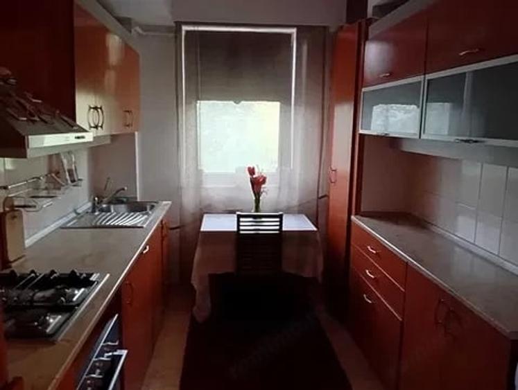Apartament cu 2 camere semidecomandat în Olteniței