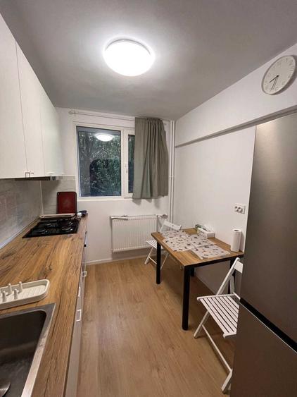 Apartament cu 3 camere semidecomandat în Titan