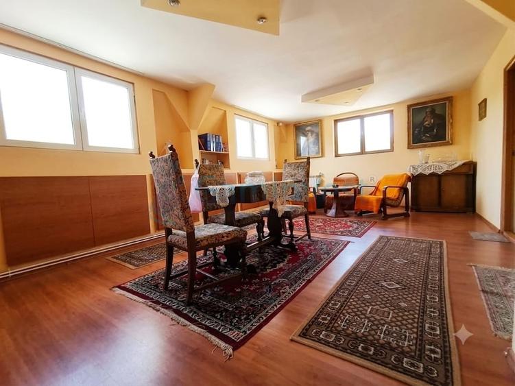 Casă individuală cu 6 camere cu Canalizare în Nufărul