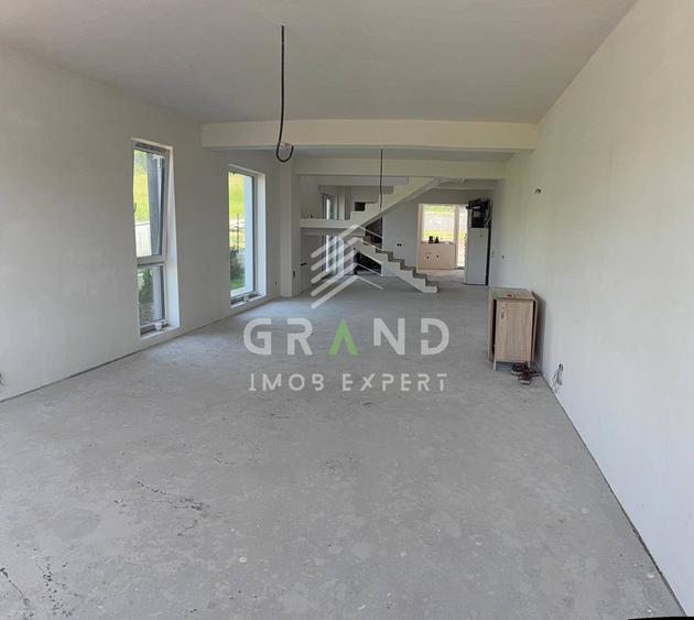 Duplex cu 4 camere cu Canalizare în Dâmbul Rotund