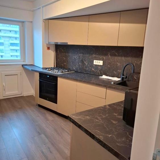 Apartament cu 3 camere decomandat, mobilat în Central