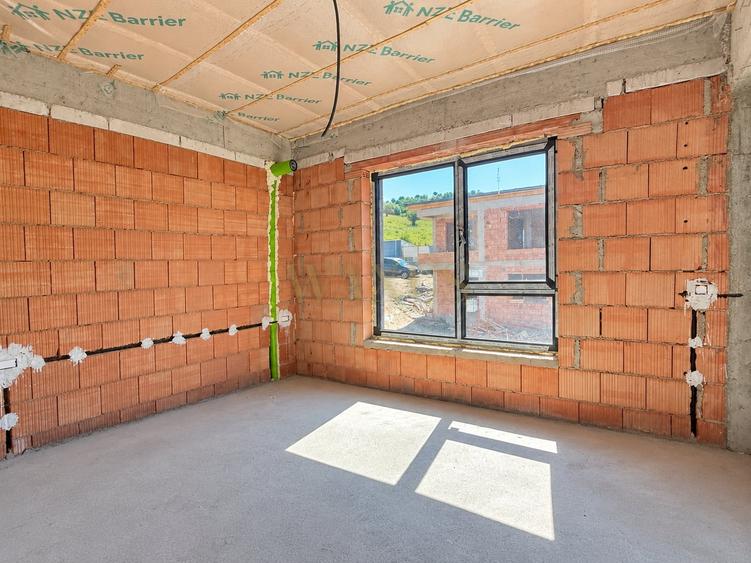 Duplex cu 4 camere cu Canalizare în Florești