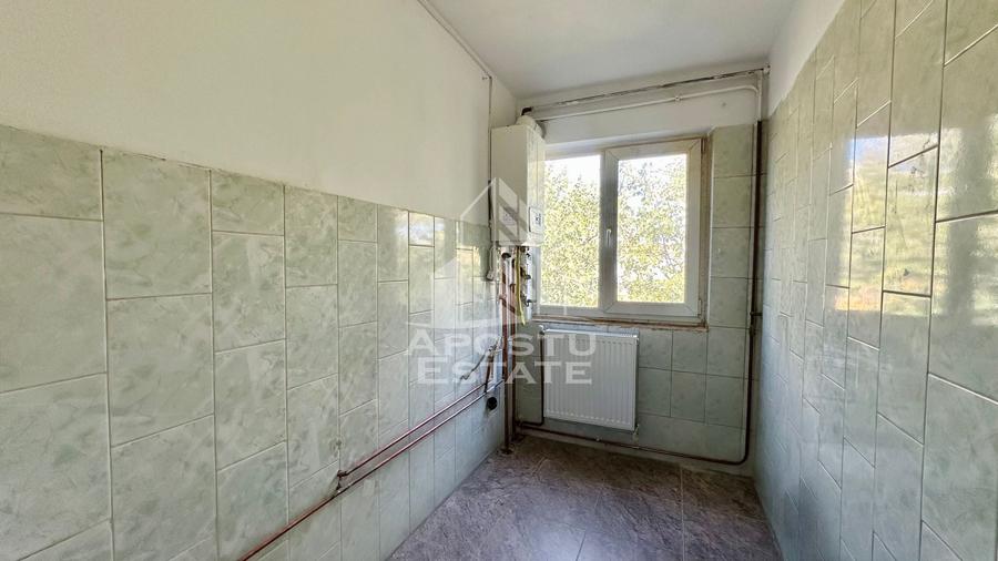 Apartament cu 3 camere semidecomandat în Circumvalațiunii