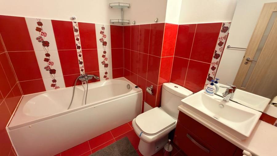 Apartament cu 3 camere decomandat în Sud