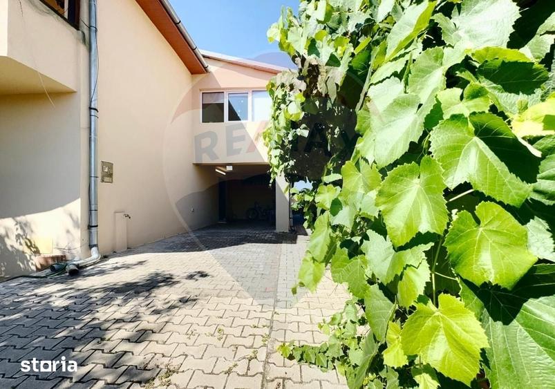 Casă cu 6 camere cu Teren 638 Mp în Pădureni