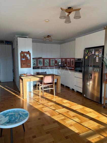 Apartament cu 2 camere semidecomandat, mobilat în Bulgaria