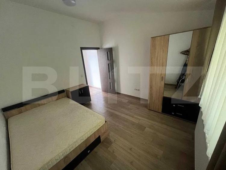 Apartament cu 3 camere semidecomandat, mobilat în Tudor