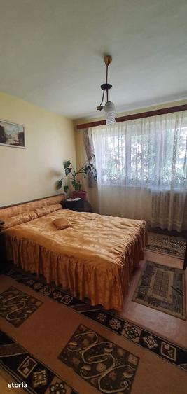 Apartament cu 3 camere decomandat în Viziru 1