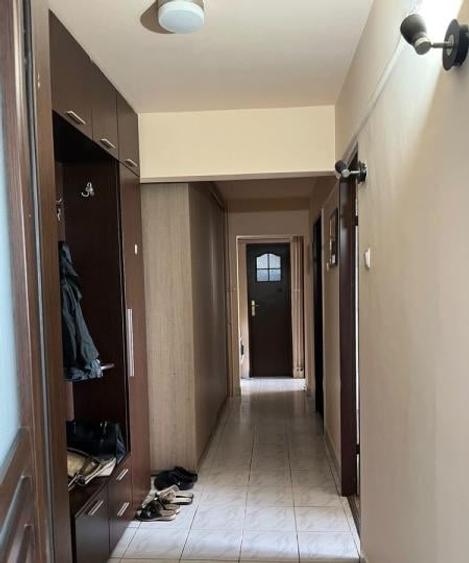 Apartament cu 3 camere decomandat în Tomis III