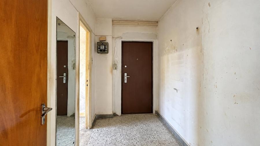 Apartament cu 3 camere semidecomandat în Titan