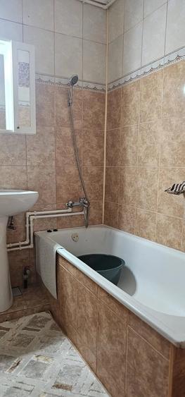 De inchiriat apartament cu 2 camere, etaj 4/4 Piata Centrala, 360 euro - 9