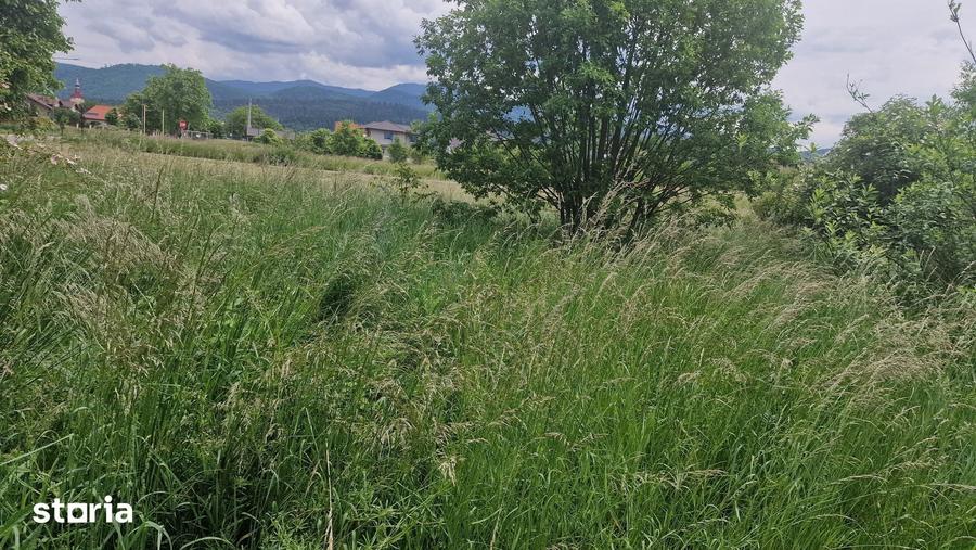 Teren de 1073 mp, în Cristian