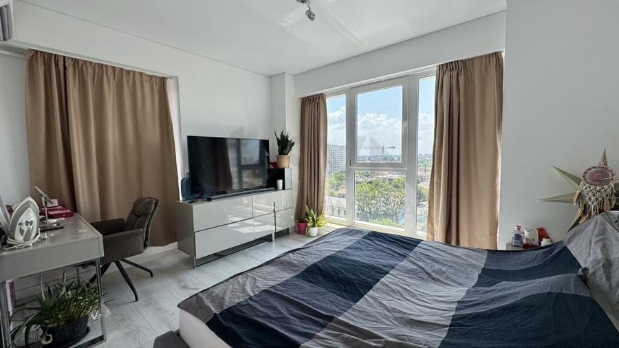 Apartament cu 4 camere semidecomandat în Viilor