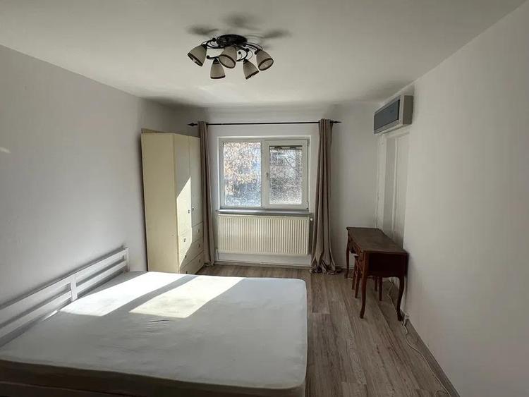 Apartament cu 3 camere decomandat, mobilat în Central