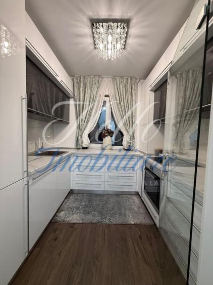 Apartament cu 3 camere decomandat în Florești