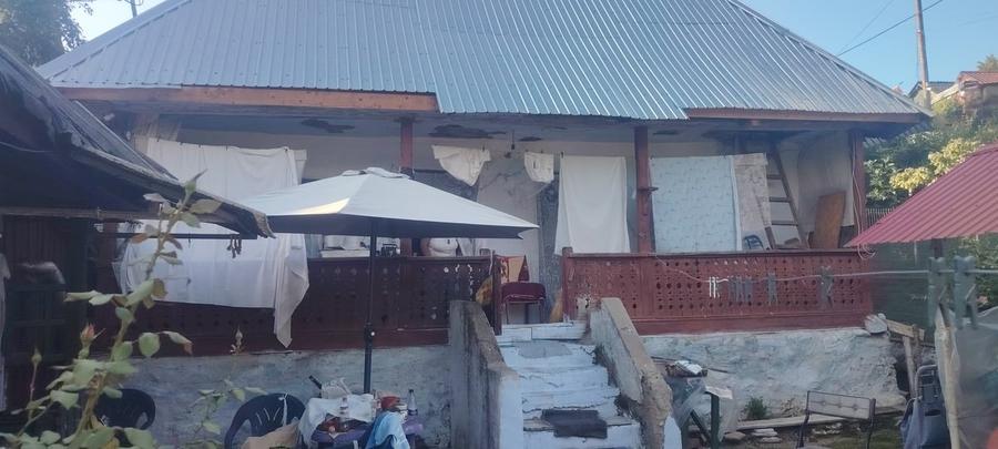 Casă cu 2 camere cu Teren 1734 Mp în Central