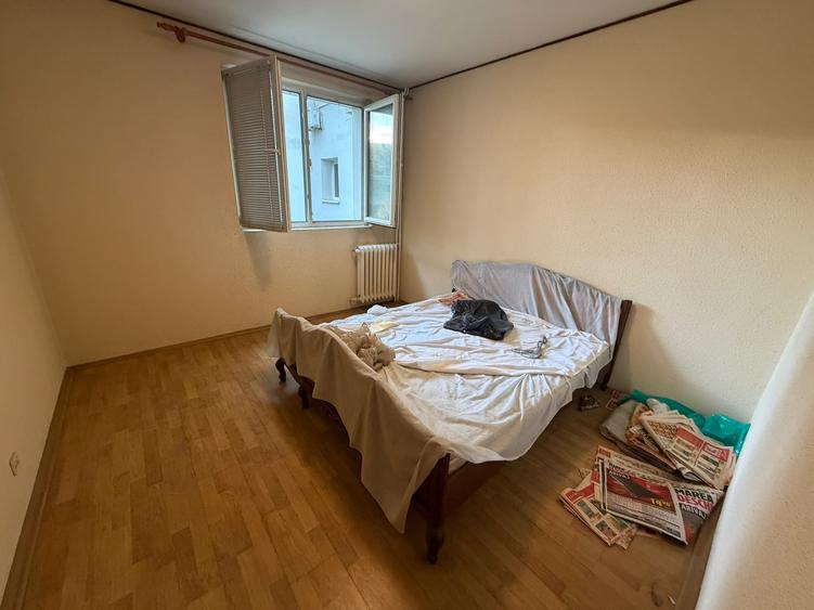 Apartament cu 4 camere decomandat în Titan