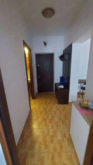 Apartament cu 2 camere decomandat în Far