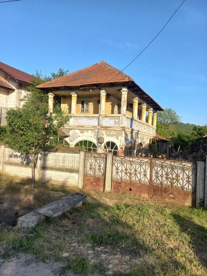 Casă cu 4 camere în Central