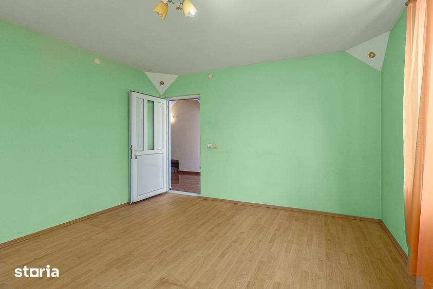 Casă cu 5 camere cu Teren 323 Mp în Giulești