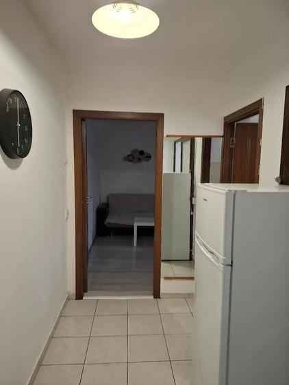 Apartament cu 3 camere semidecomandat în Dacia