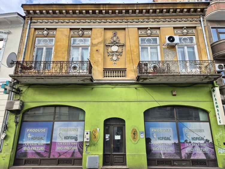 Apartament cu 7 camere semidecomandat în Universitate