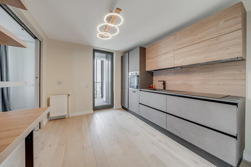 Apartament cu 3 camere semidecomandat, mobilat în Tineretului