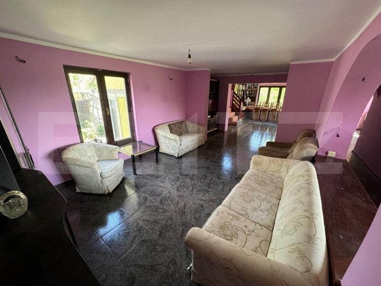 Casă individuală cu 6 camere cu Canalizare în Plopeni