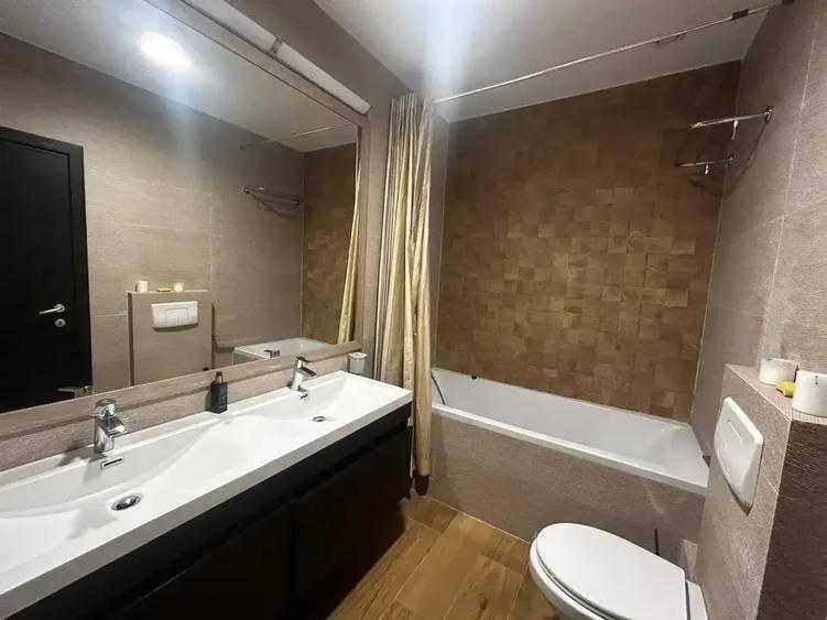 Apartament cu 4 camere decomandat în Parcul Carol