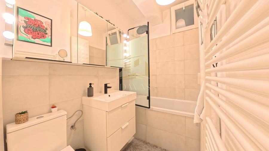 Apartament cu 3 camere semidecomandat, mobilat în Horea