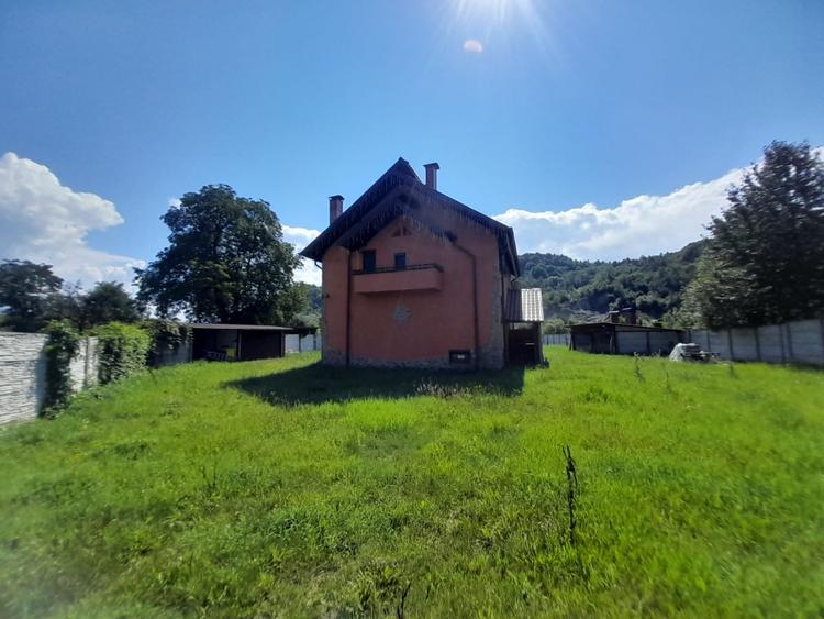 Casă individuală cu 5 camere cu Canalizare în Nord