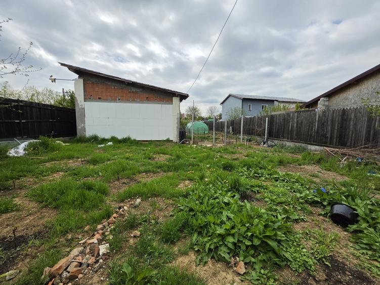 Teren de 600 mp, în Petricani