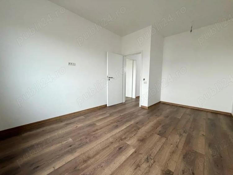 Casă cu 7 camere cu Teren 300 Mp în Moșnița Nouă