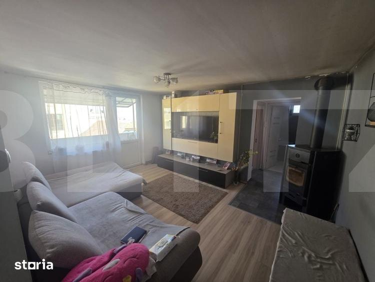 Apartament cu 3 camere semidecomandat în Ozun