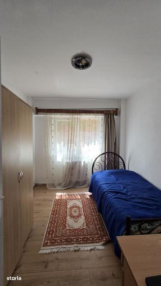 Apartament cu 3 camere decomandat în Vitrometan