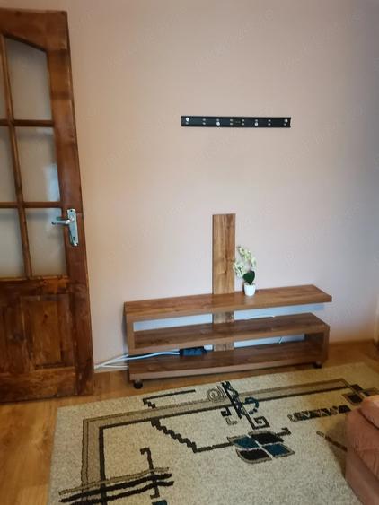 Apartament cu 4 camere semidecomandat în Dacia