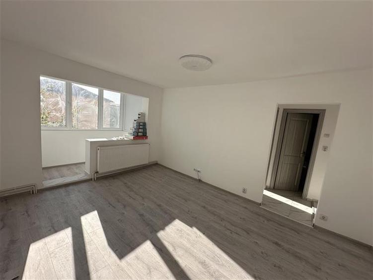 Apartament cu 2 camere semidecomandat în Dâmbovița