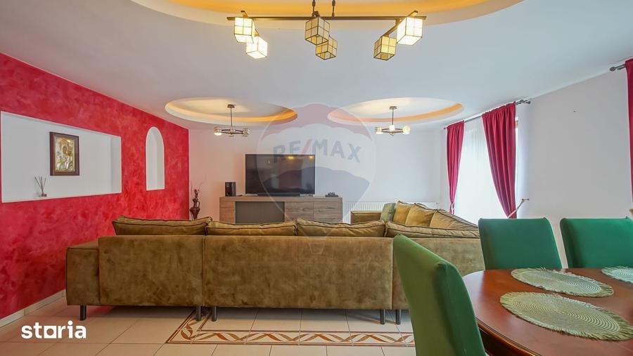 Casă cu 7 camere cu Teren 300 Mp în Central
