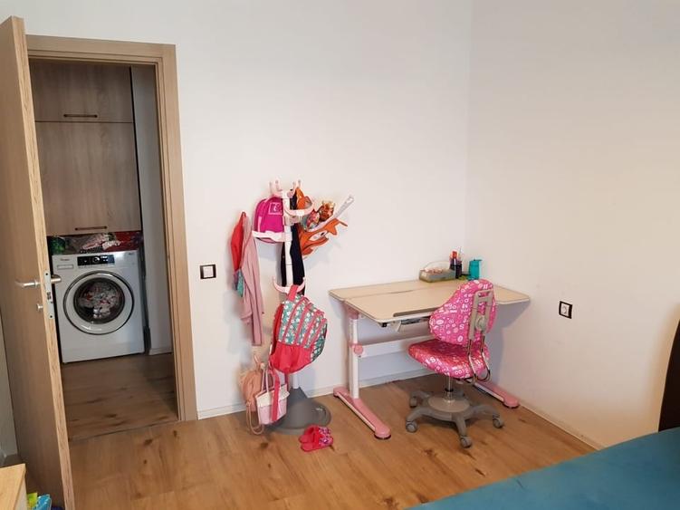 Apartament cu 4 camere decomandat, mobilat în Băneasa