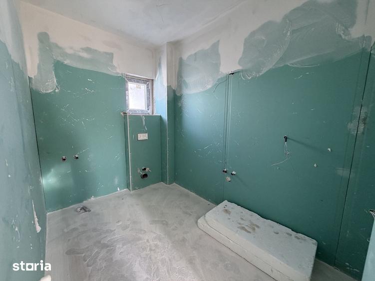 Casă cu 4 camere cu Teren 250 Mp în Central