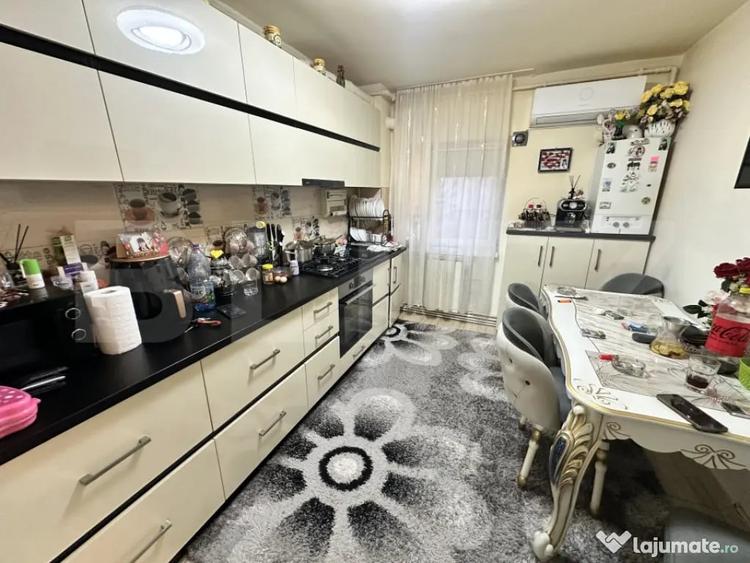 Apartament cu 3 camere decomandat în Central