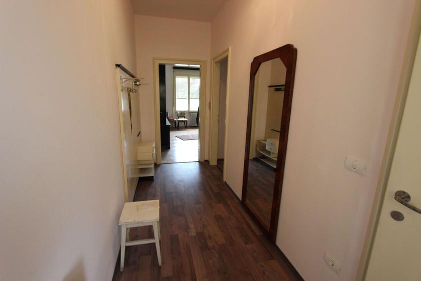 Apartament cu 3 camere semidecomandat, mobilat în Central