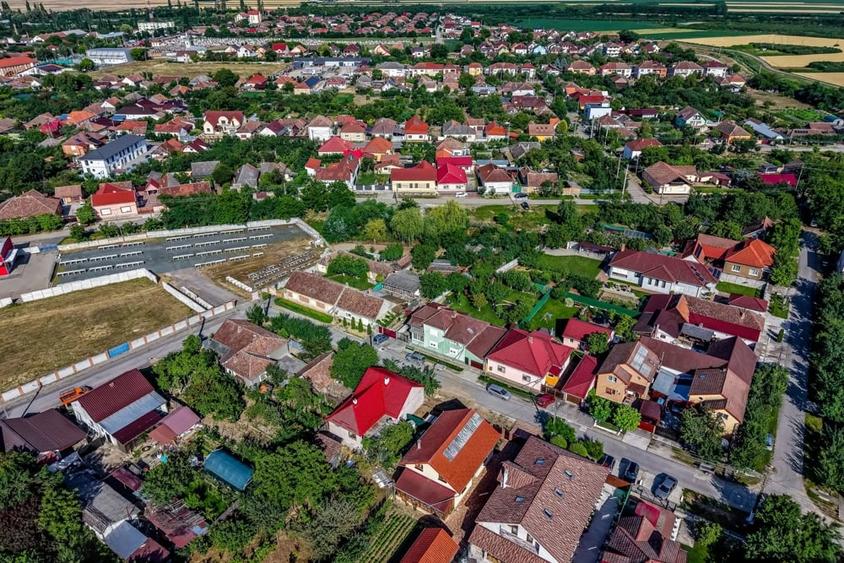 Casă cu 3 camere cu Teren 330 Mp în Central