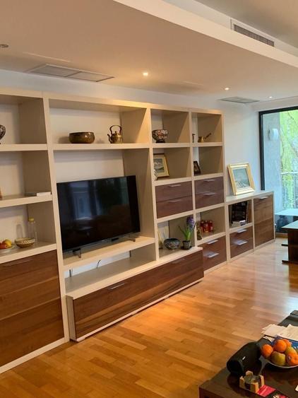 Apartament cu 5 camere decomandat în Capitale