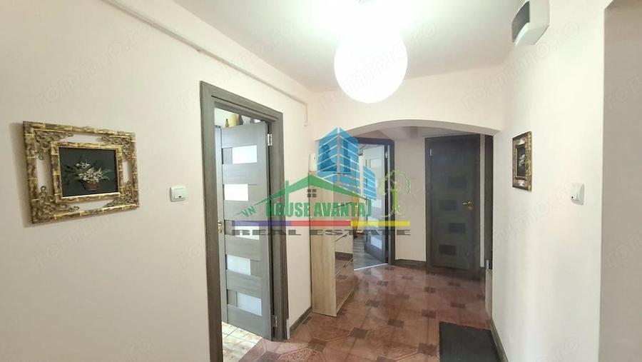Apartament cu 3 camere decomandat în Sud
