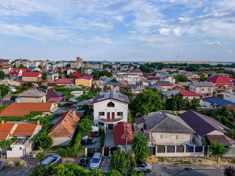 Casă individuală cu 11 camere cu Canalizare în Central