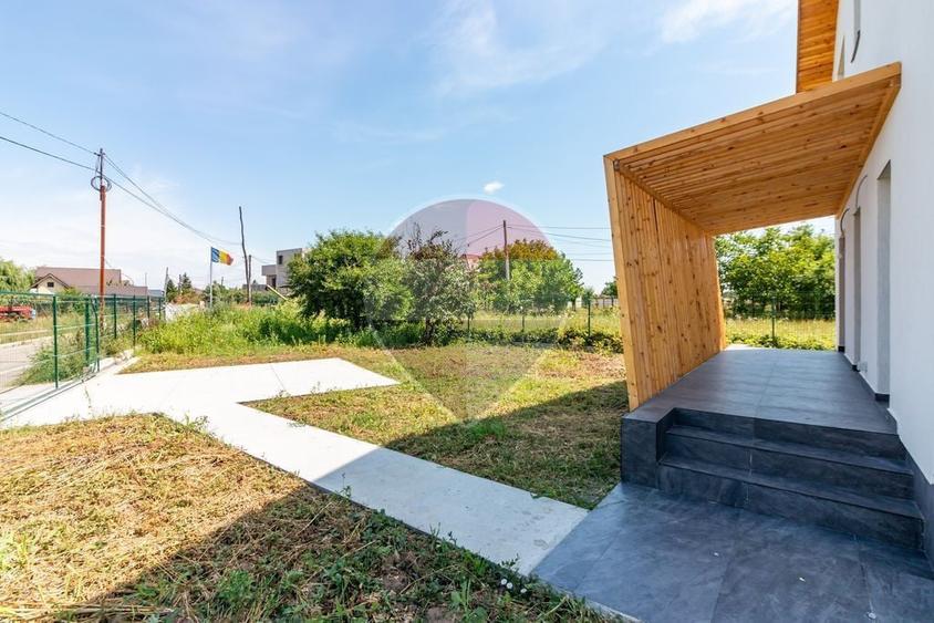 Casă cu 4 camere cu Teren 450 Mp în Săbăreni