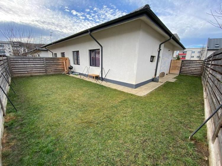 Duplex cu 5 camere cu Canalizare în Florești