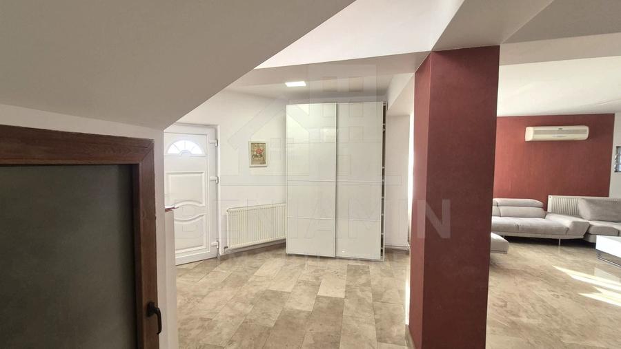Casă individuală cu 5 camere cu Canalizare în 1 Mai