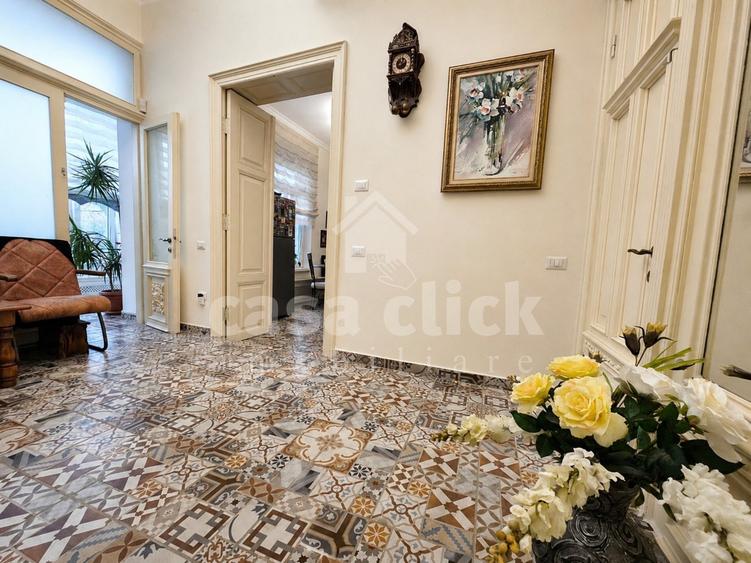Apartament cu 6 camere decomandat, mobilat în Central